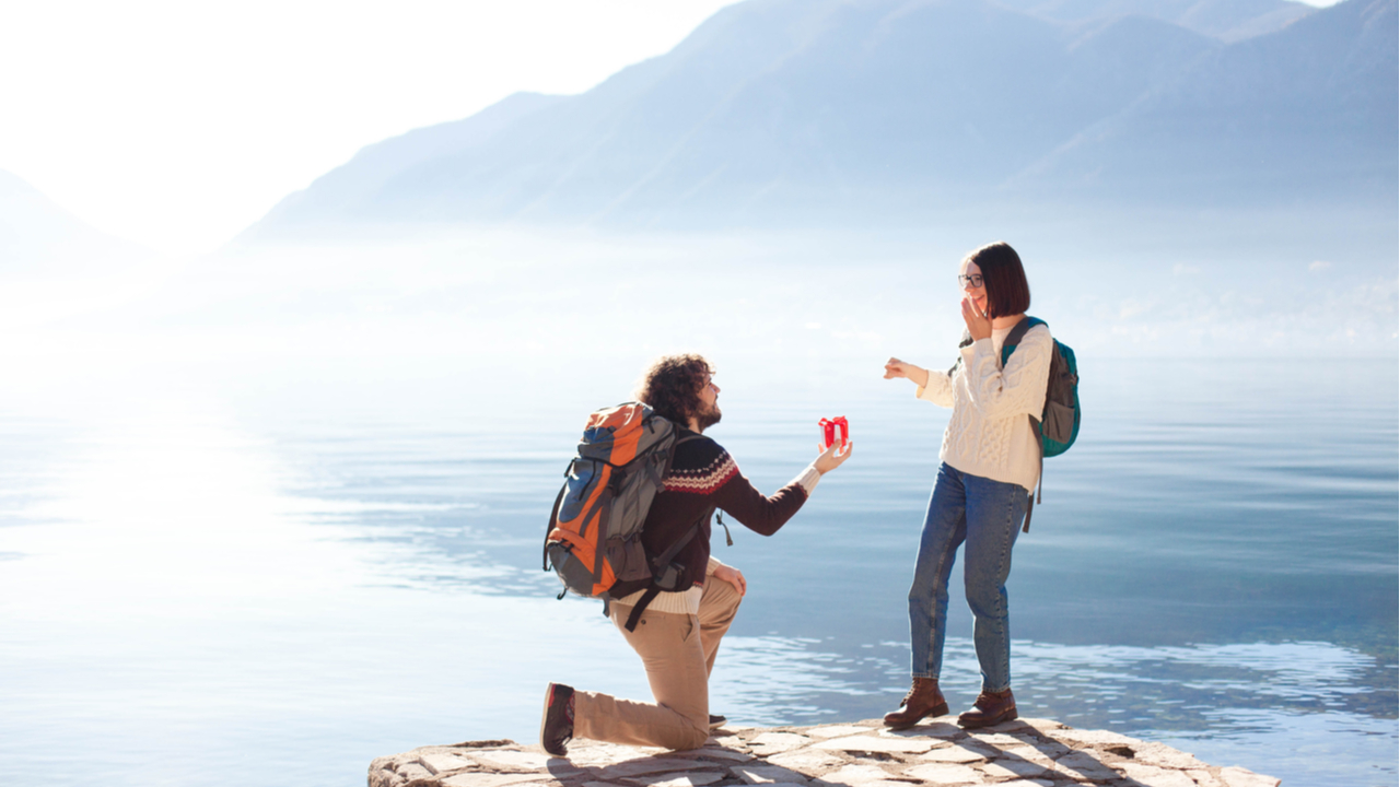 ausgefallene Heiratsanträge. Heiratsantrag am See.