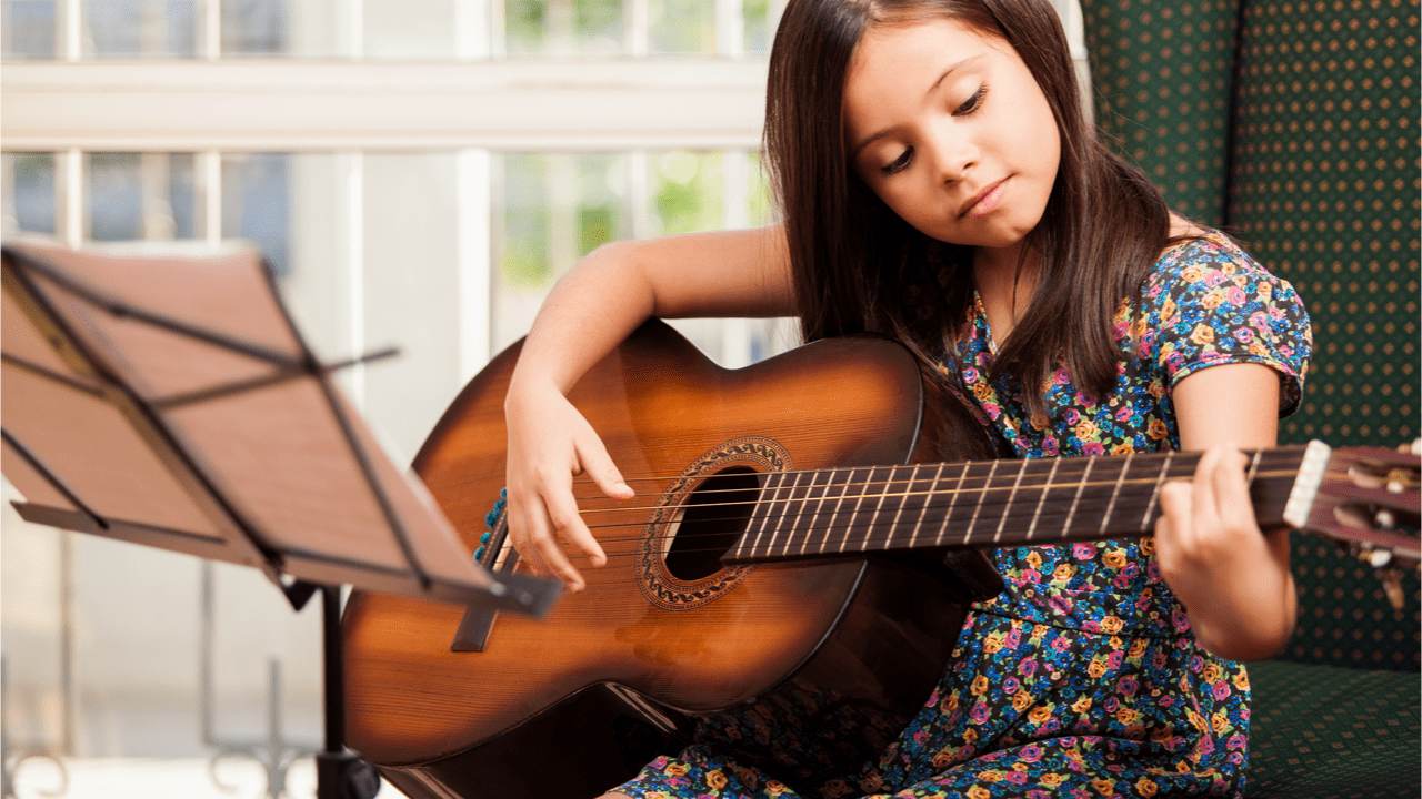 Hobbys für Kinder: Musikinstrumente fördern die Rhytmik der Kinder.