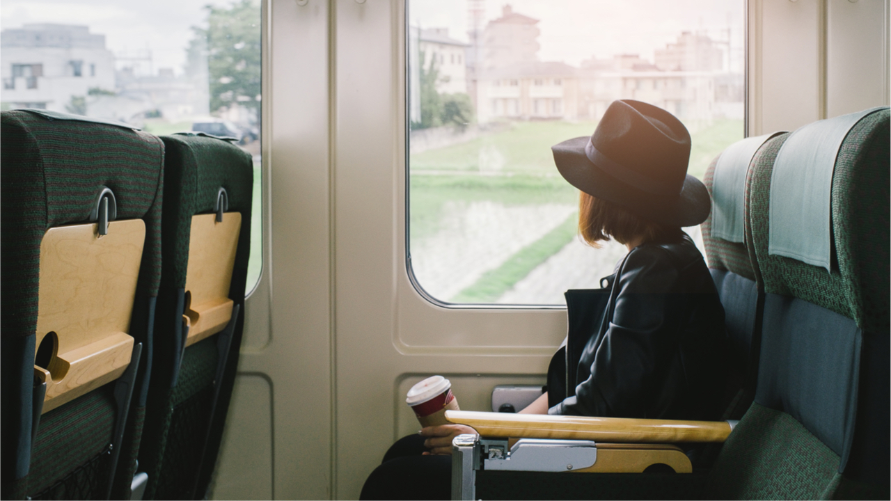 Nachhaltig reisen bedeutet auch, Die Bahn dem Flugzeug vorzuziehen.