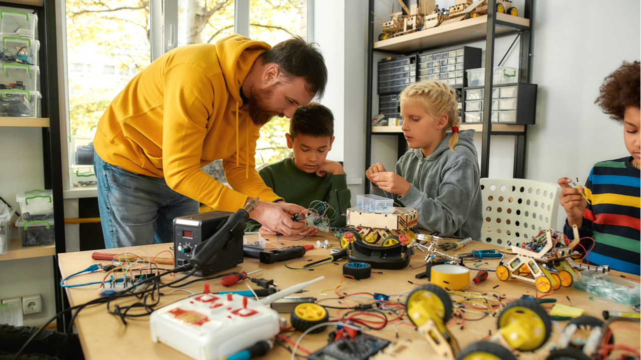 Als Alternative kann man immer zum Bastelzeug auf einem Kindergeburtstag greifen.