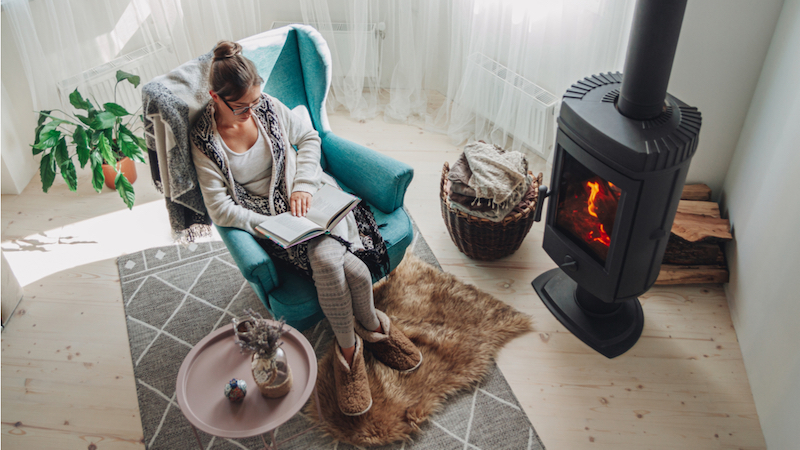 Heizung mit dem Kamin verbreitet eine gemütliche Kulisse.